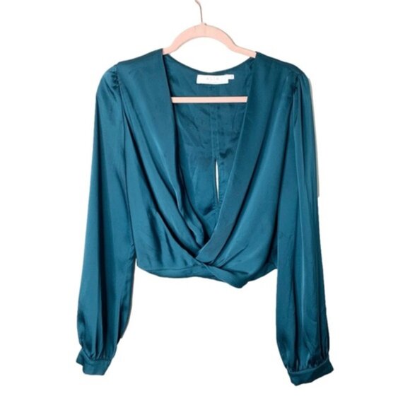ASTR Women’s Blouse Cropped Surplice Wrap neckline Satin Emerald Green Size L - Picture 2 of 10
